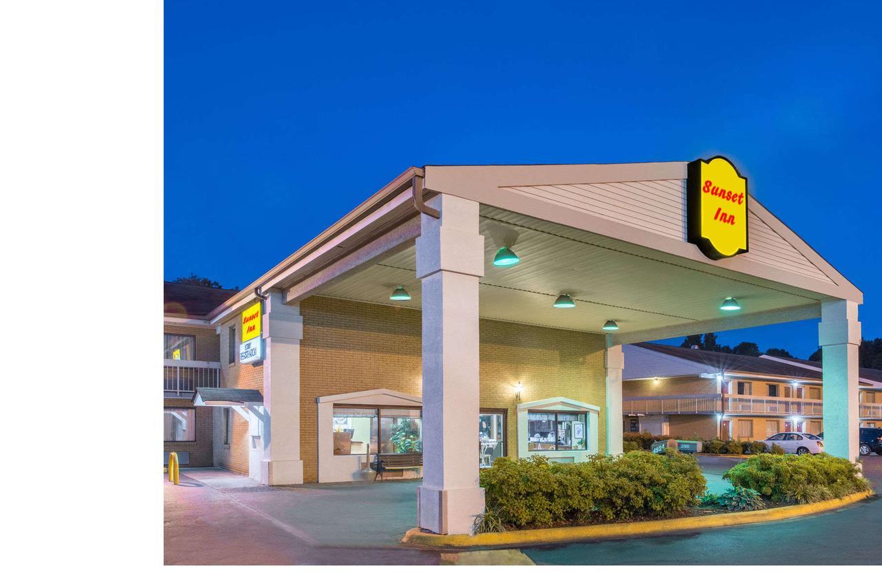 Sunset Inn Northlake Шарлотт Экстерьер фото